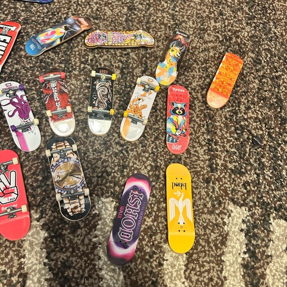 Assorted Mini Finger Skateboards (Tek Decks)  Set - Picture 4 of 6